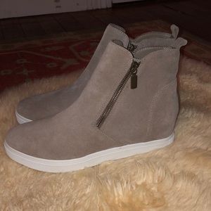 Blondo Giselle waterproof suede sneakers tan NEW 9